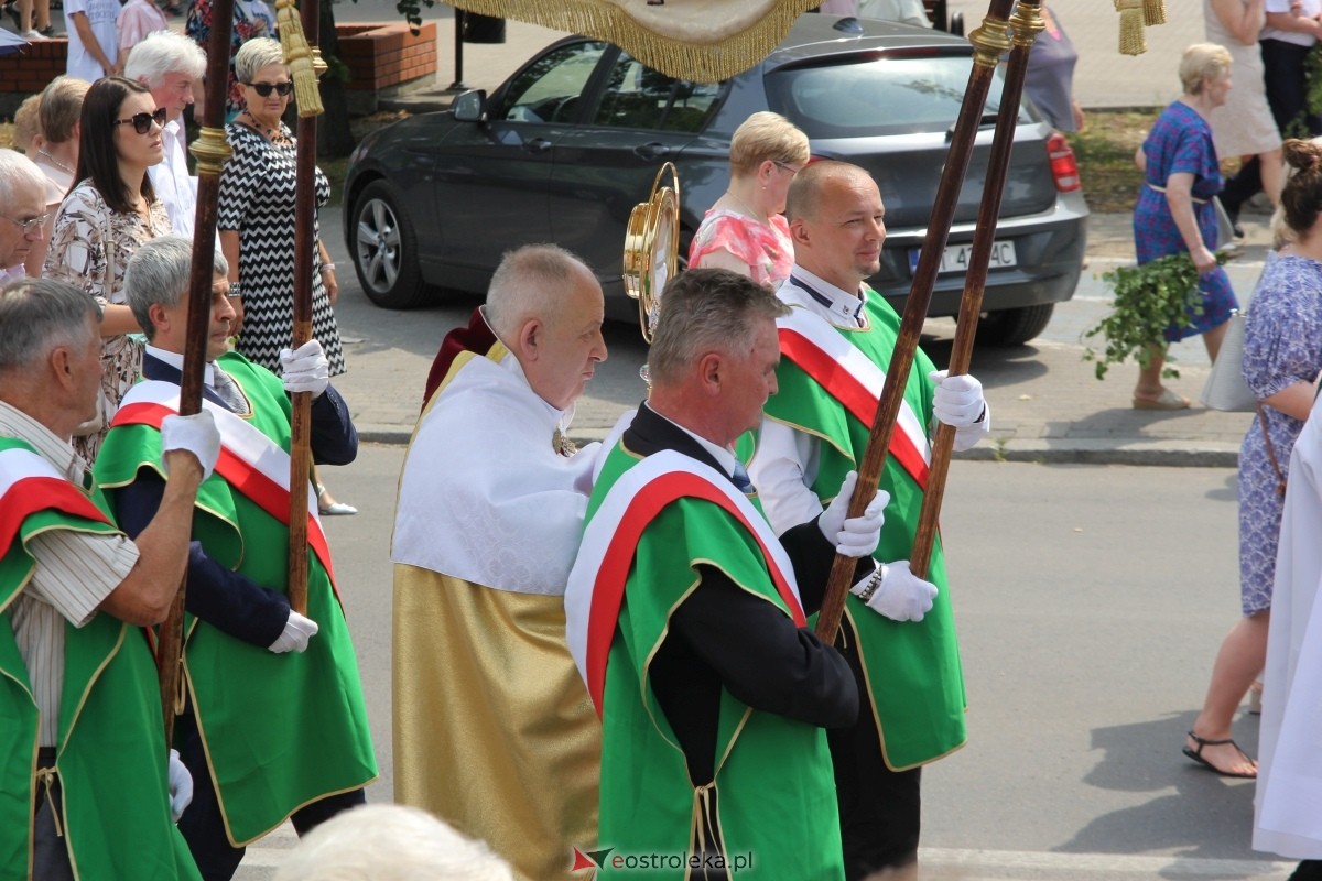 Boże Ciało 2024 - procesja w parafii pw. św. Antoniego Padewskiego w Ostrołęce [30.05.2024] - zdjęcie #63 - eOstroleka.pl