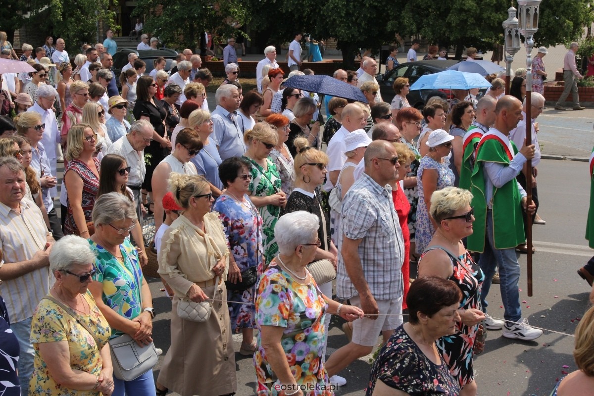 Boże Ciało 2024 - procesja w parafii pw. św. Antoniego Padewskiego w Ostrołęce [30.05.2024] - zdjęcie #57 - eOstroleka.pl