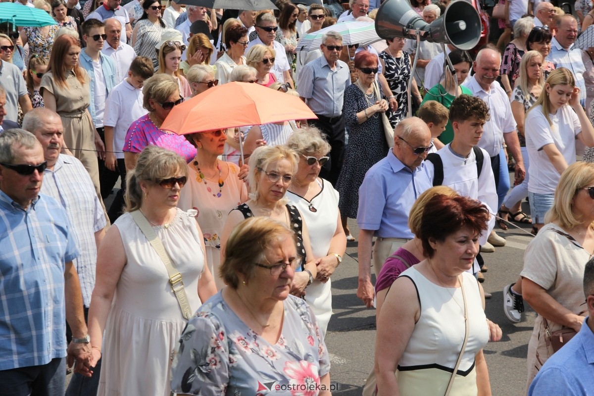 Boże Ciało 2024 - procesja w parafii pw. św. Antoniego Padewskiego w Ostrołęce [30.05.2024] - zdjęcie #51 - eOstroleka.pl