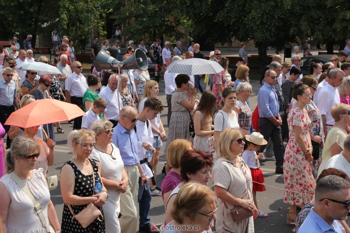 Boże Ciało 2024 - procesja w parafii pw. św. Antoniego Padewskiego w Ostrołęce [30.05.2024] - zdjęcie #45 - eOstroleka.pl