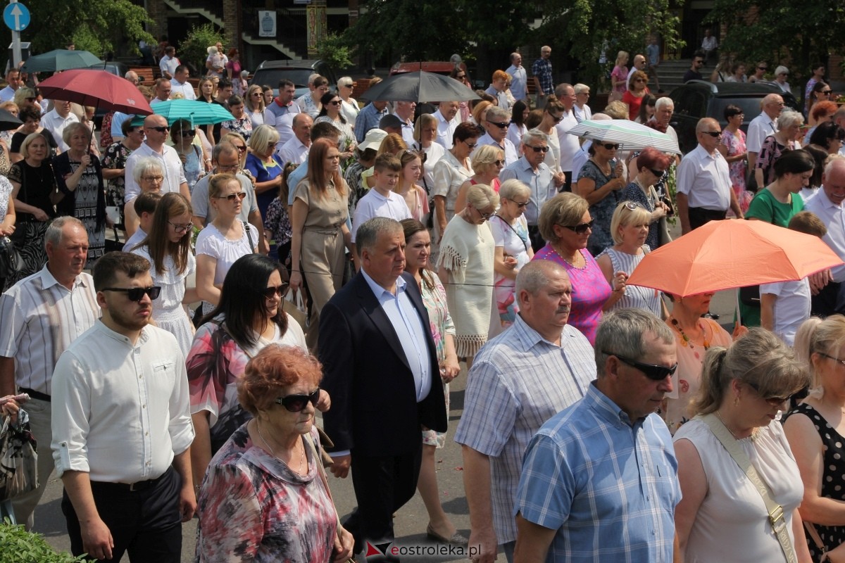 Boże Ciało 2024 - procesja w parafii pw. św. Antoniego Padewskiego w Ostrołęce [30.05.2024] - zdjęcie #43 - eOstroleka.pl