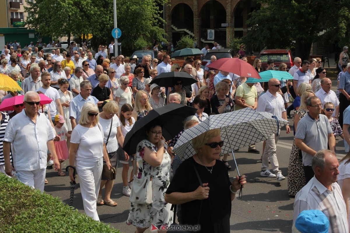 Boże Ciało 2024 - procesja w parafii pw. św. Antoniego Padewskiego w Ostrołęce [30.05.2024] - zdjęcie #40 - eOstroleka.pl