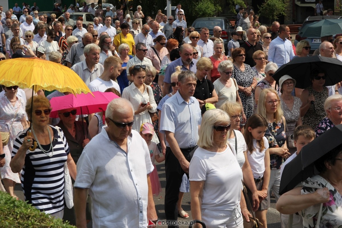 Boże Ciało 2024 - procesja w parafii pw. św. Antoniego Padewskiego w Ostrołęce [30.05.2024] - zdjęcie #39 - eOstroleka.pl