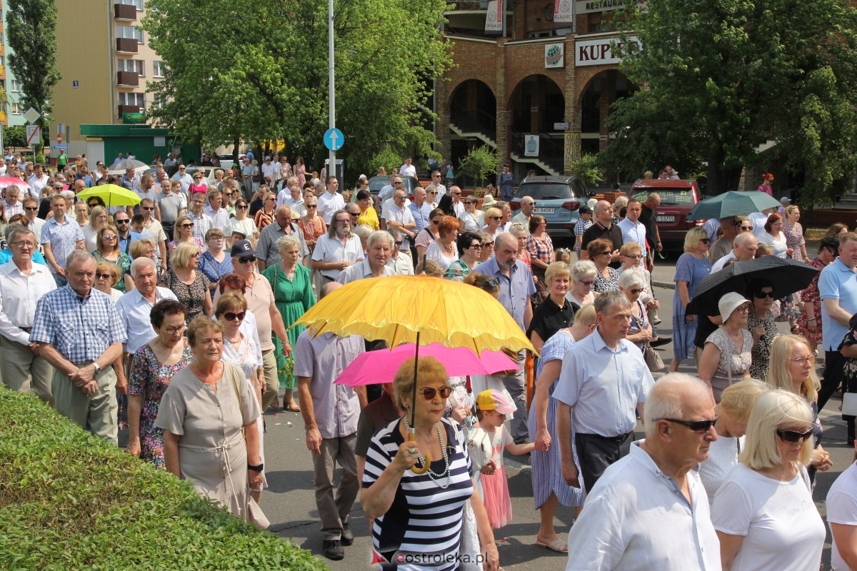 Boże Ciało 2024 - procesja w parafii pw. św. Antoniego Padewskiego w Ostrołęce [30.05.2024] - zdjęcie #37 - eOstroleka.pl