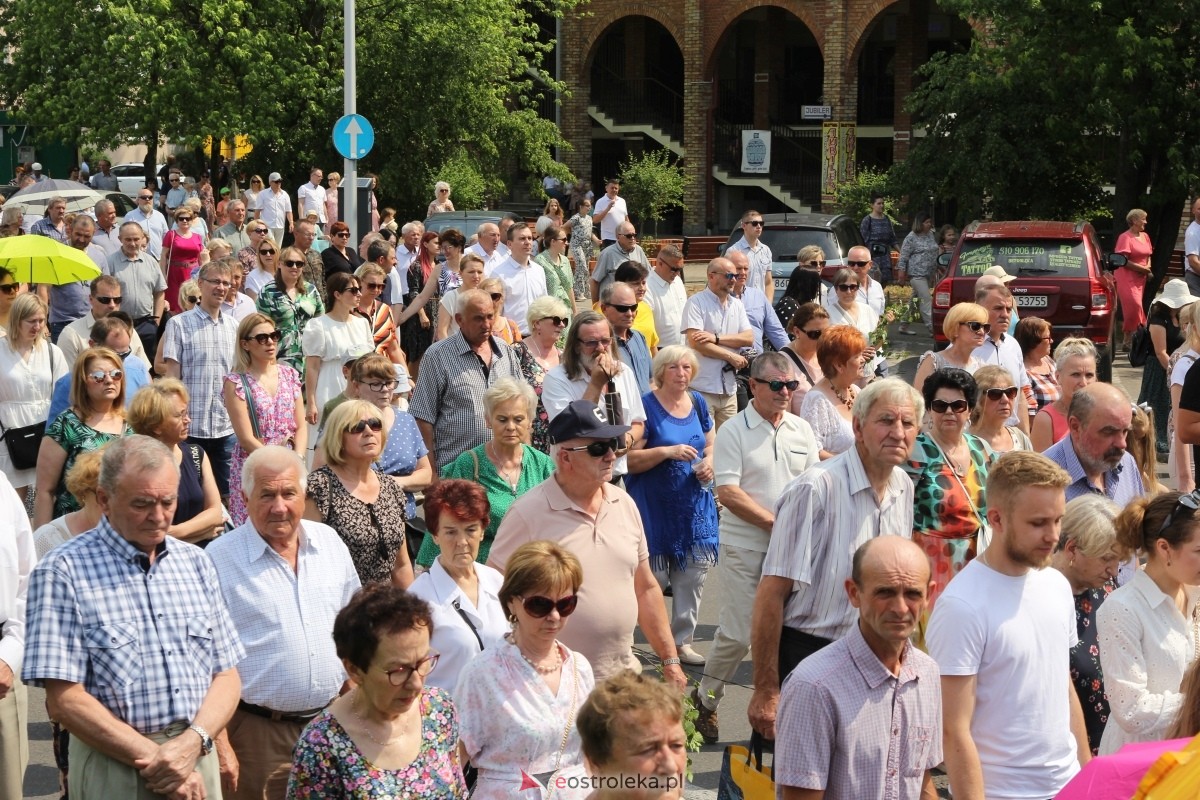 Boże Ciało 2024 - procesja w parafii pw. św. Antoniego Padewskiego w Ostrołęce [30.05.2024] - zdjęcie #35 - eOstroleka.pl