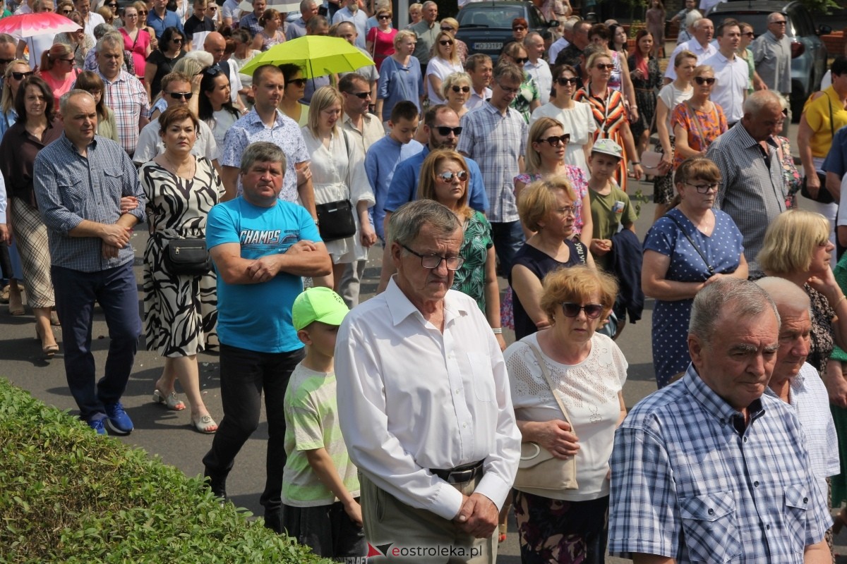 Boże Ciało 2024 - procesja w parafii pw. św. Antoniego Padewskiego w Ostrołęce [30.05.2024] - zdjęcie #32 - eOstroleka.pl