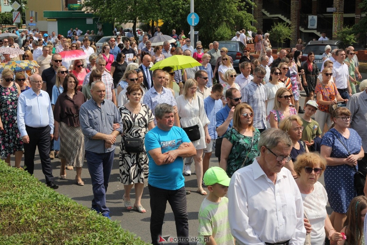 Boże Ciało 2024 - procesja w parafii pw. św. Antoniego Padewskiego w Ostrołęce [30.05.2024] - zdjęcie #31 - eOstroleka.pl