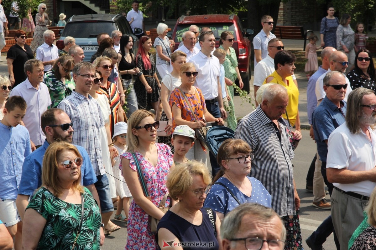 Boże Ciało 2024 - procesja w parafii pw. św. Antoniego Padewskiego w Ostrołęce [30.05.2024] - zdjęcie #30 - eOstroleka.pl