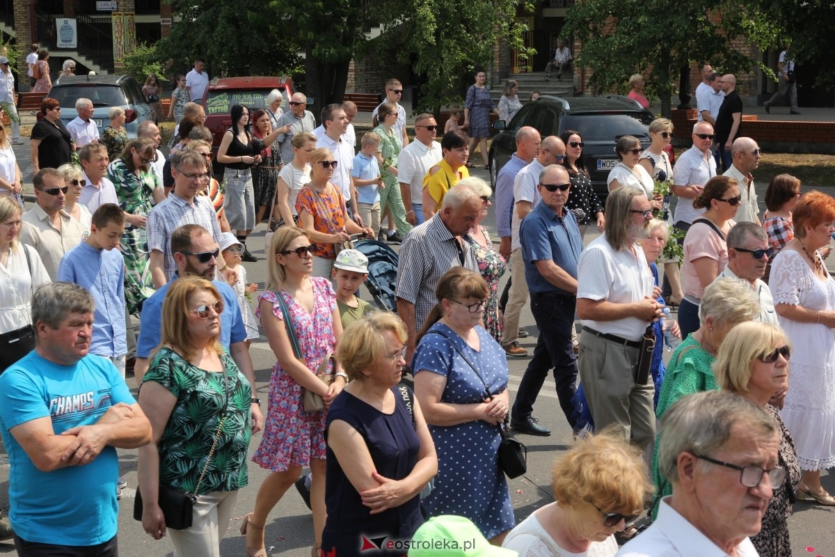 Boże Ciało 2024 - procesja w parafii pw. św. Antoniego Padewskiego w Ostrołęce [30.05.2024] - zdjęcie #29 - eOstroleka.pl