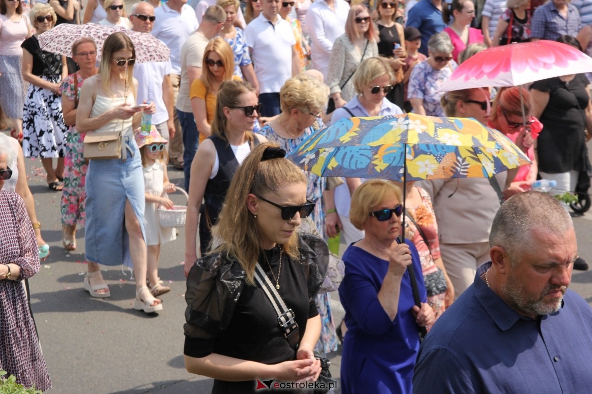 Boże Ciało 2024 - procesja w parafii pw. św. Antoniego Padewskiego w Ostrołęce [30.05.2024] - zdjęcie #23 - eOstroleka.pl