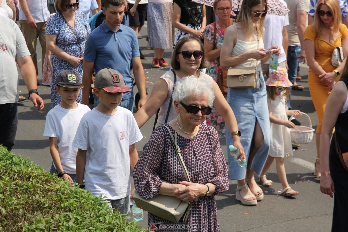 Boże Ciało 2024 - procesja w parafii pw. św. Antoniego Padewskiego w Ostrołęce [30.05.2024] - zdjęcie #22 - eOstroleka.pl