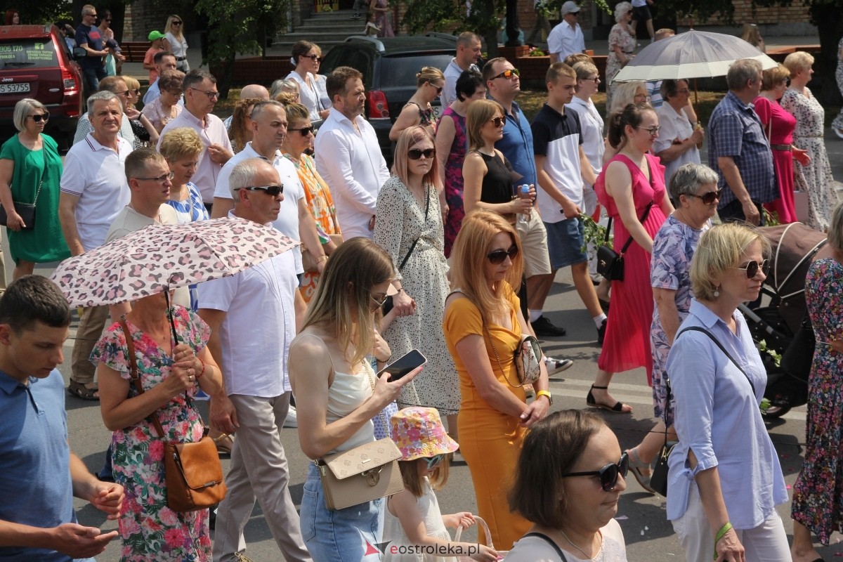 Boże Ciało 2024 - procesja w parafii pw. św. Antoniego Padewskiego w Ostrołęce [30.05.2024] - zdjęcie #19 - eOstroleka.pl