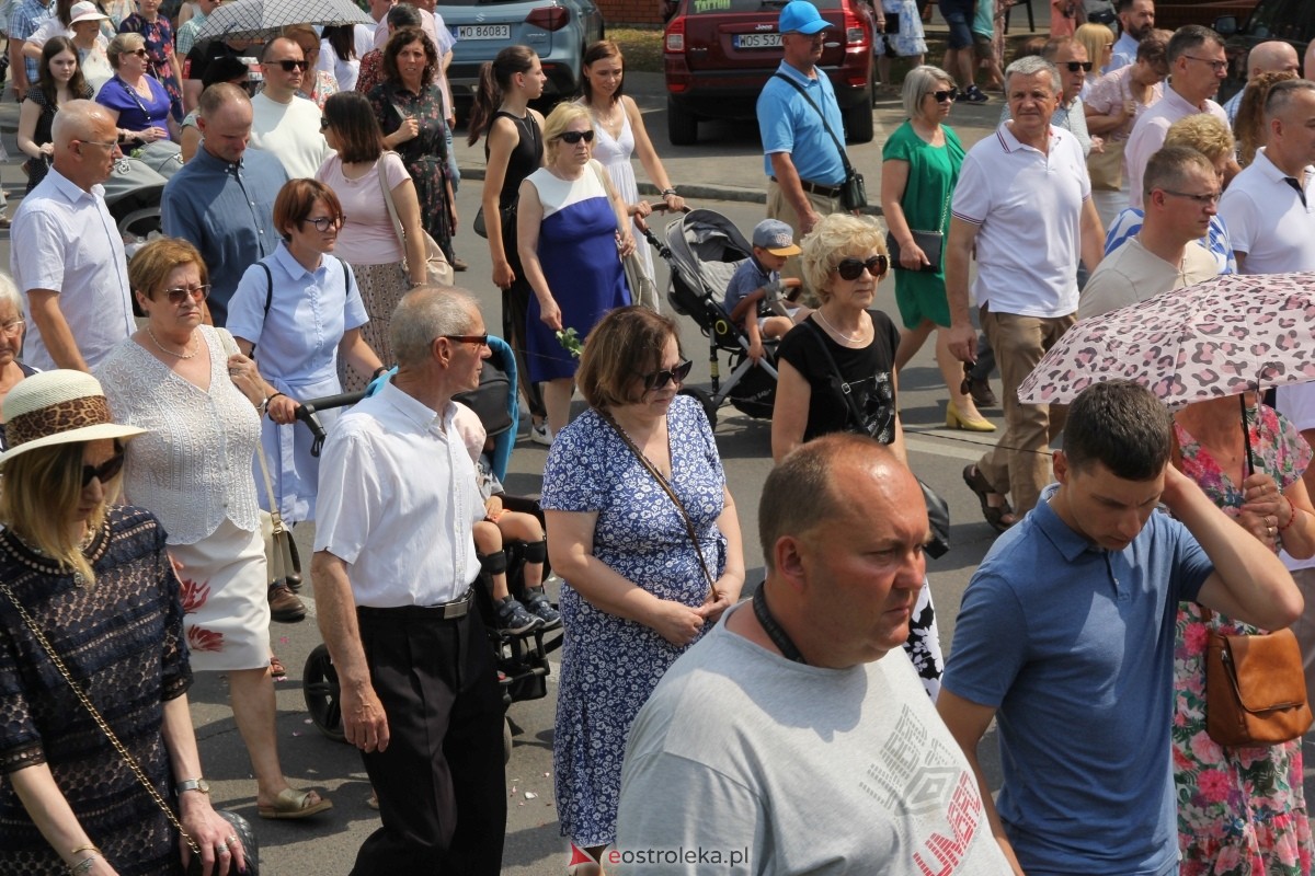 Boże Ciało 2024 - procesja w parafii pw. św. Antoniego Padewskiego w Ostrołęce [30.05.2024] - zdjęcie #18 - eOstroleka.pl