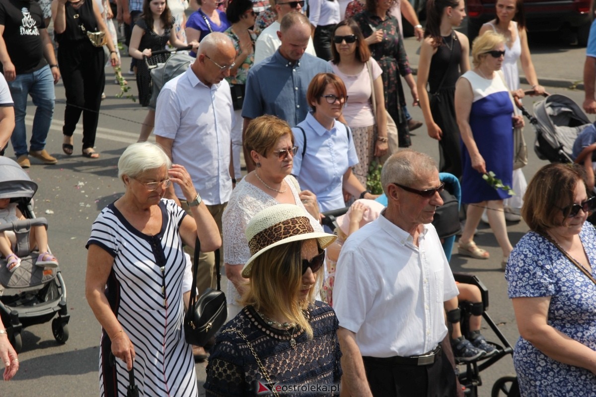 Boże Ciało 2024 - procesja w parafii pw. św. Antoniego Padewskiego w Ostrołęce [30.05.2024] - zdjęcie #17 - eOstroleka.pl