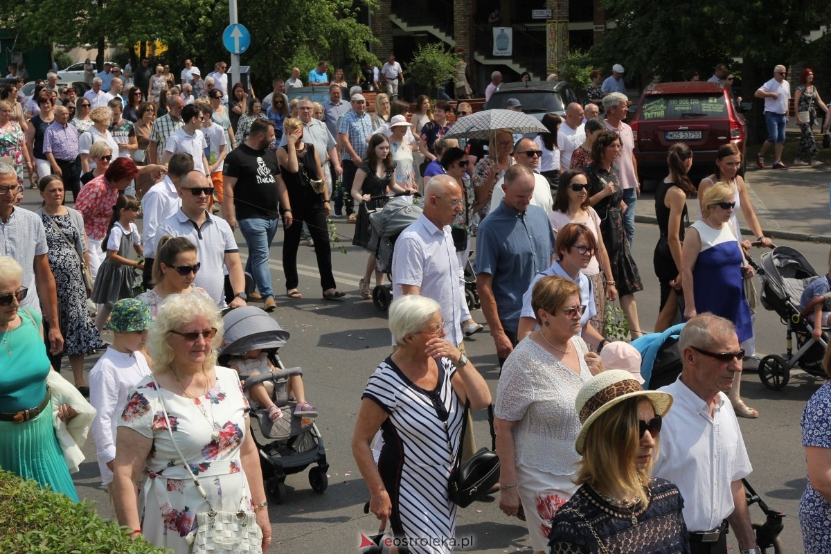 Boże Ciało 2024 - procesja w parafii pw. św. Antoniego Padewskiego w Ostrołęce [30.05.2024] - zdjęcie #16 - eOstroleka.pl