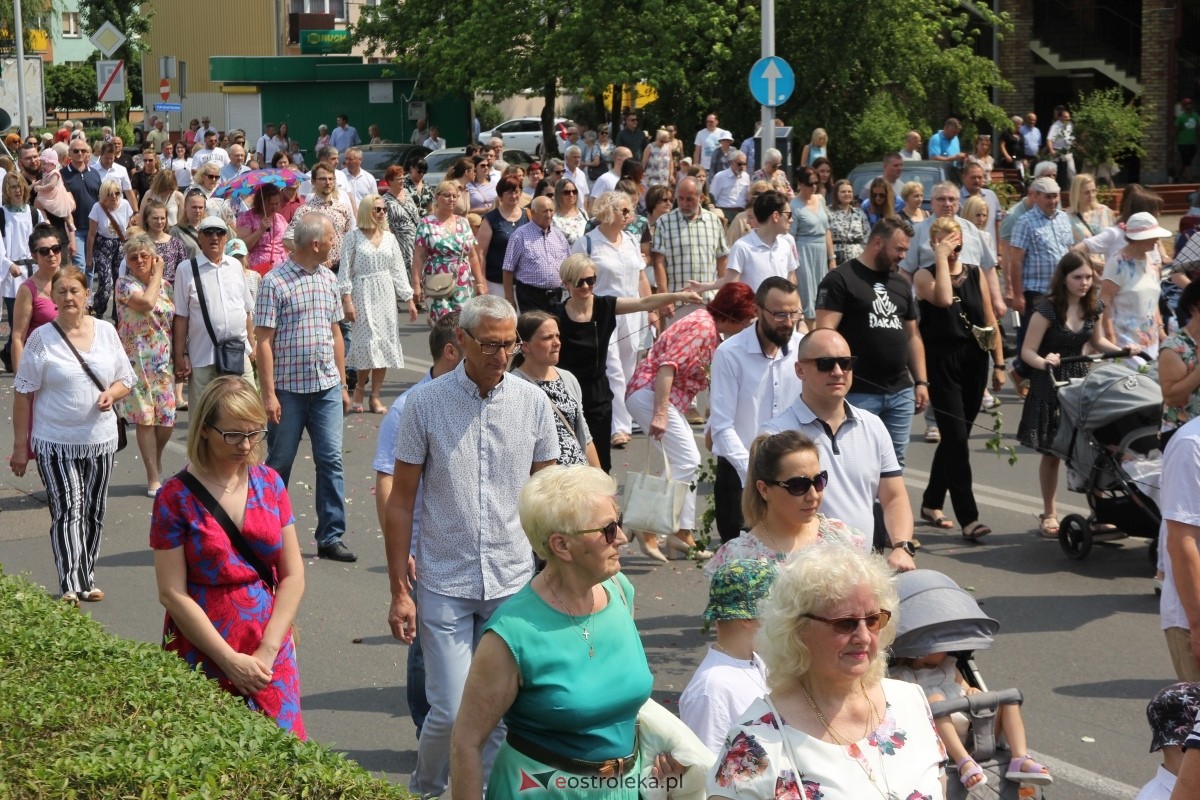 Boże Ciało 2024 - procesja w parafii pw. św. Antoniego Padewskiego w Ostrołęce [30.05.2024] - zdjęcie #15 - eOstroleka.pl