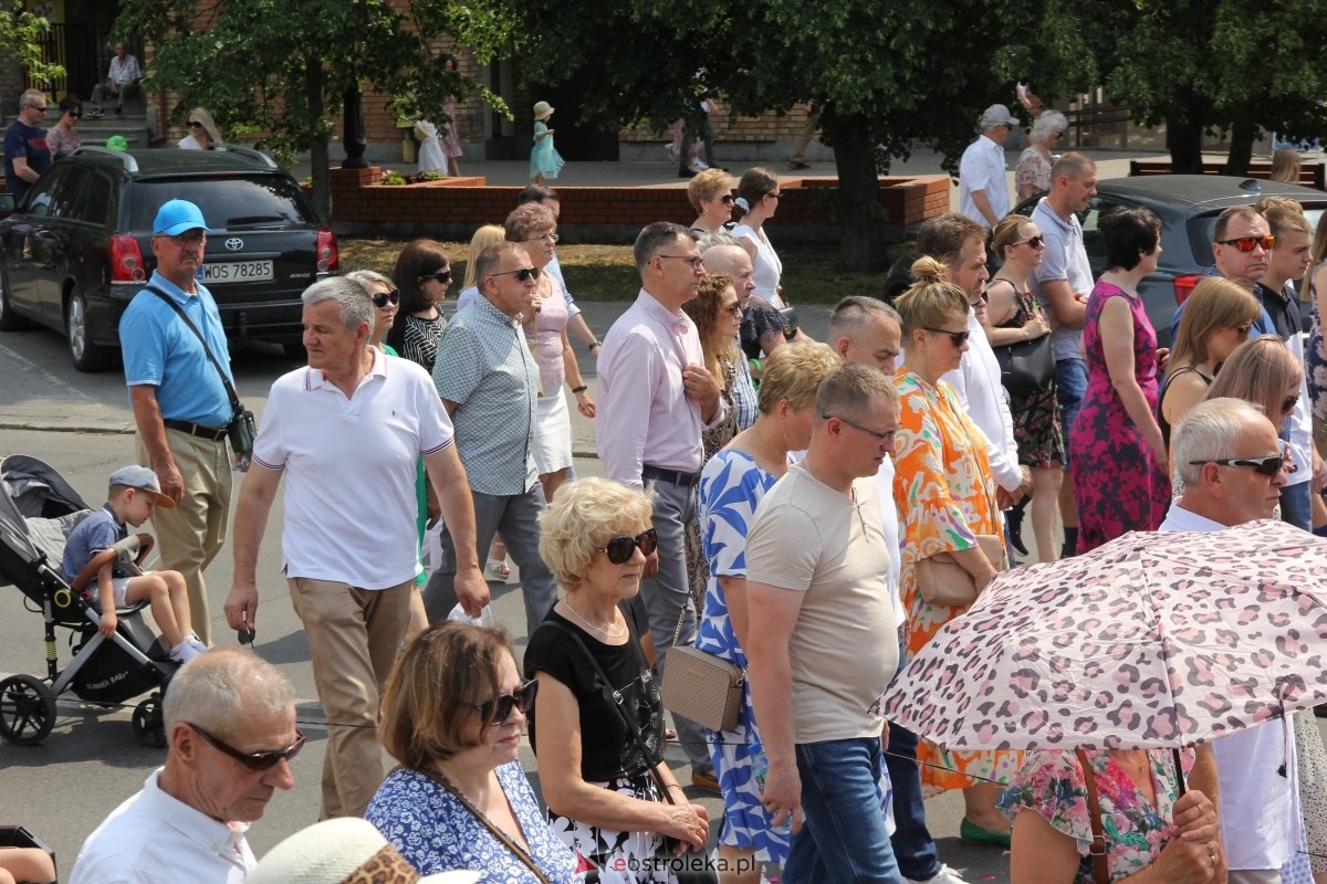 Boże Ciało 2024 - procesja w parafii pw. św. Antoniego Padewskiego w Ostrołęce [30.05.2024] - zdjęcie #14 - eOstroleka.pl