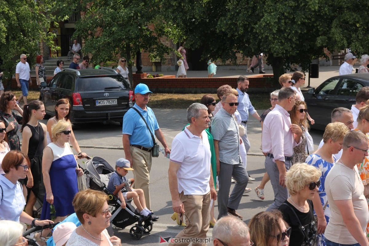 Boże Ciało 2024 - procesja w parafii pw. św. Antoniego Padewskiego w Ostrołęce [30.05.2024] - zdjęcie #13 - eOstroleka.pl