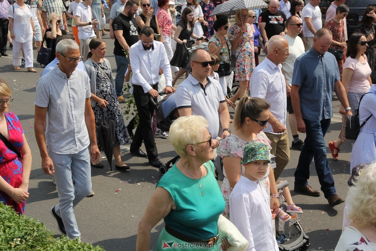 Boże Ciało 2024 - procesja w parafii pw. św. Antoniego Padewskiego w Ostrołęce [30.05.2024] - zdjęcie #11 - eOstroleka.pl