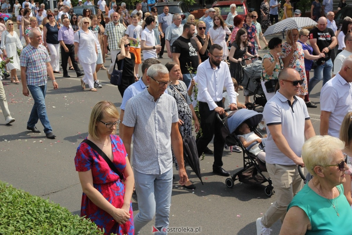 Boże Ciało 2024 - procesja w parafii pw. św. Antoniego Padewskiego w Ostrołęce [30.05.2024] - zdjęcie #10 - eOstroleka.pl