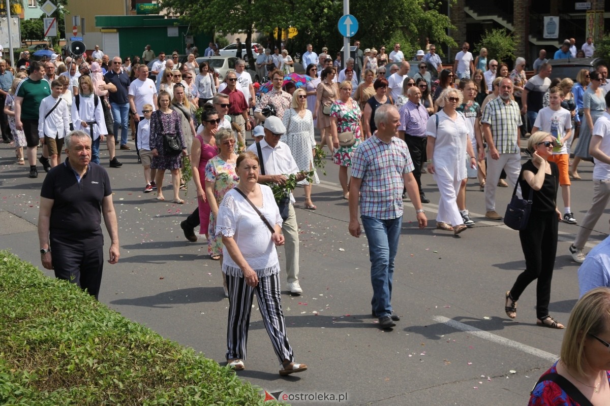 Boże Ciało 2024 - procesja w parafii pw. św. Antoniego Padewskiego w Ostrołęce [30.05.2024] - zdjęcie #9 - eOstroleka.pl