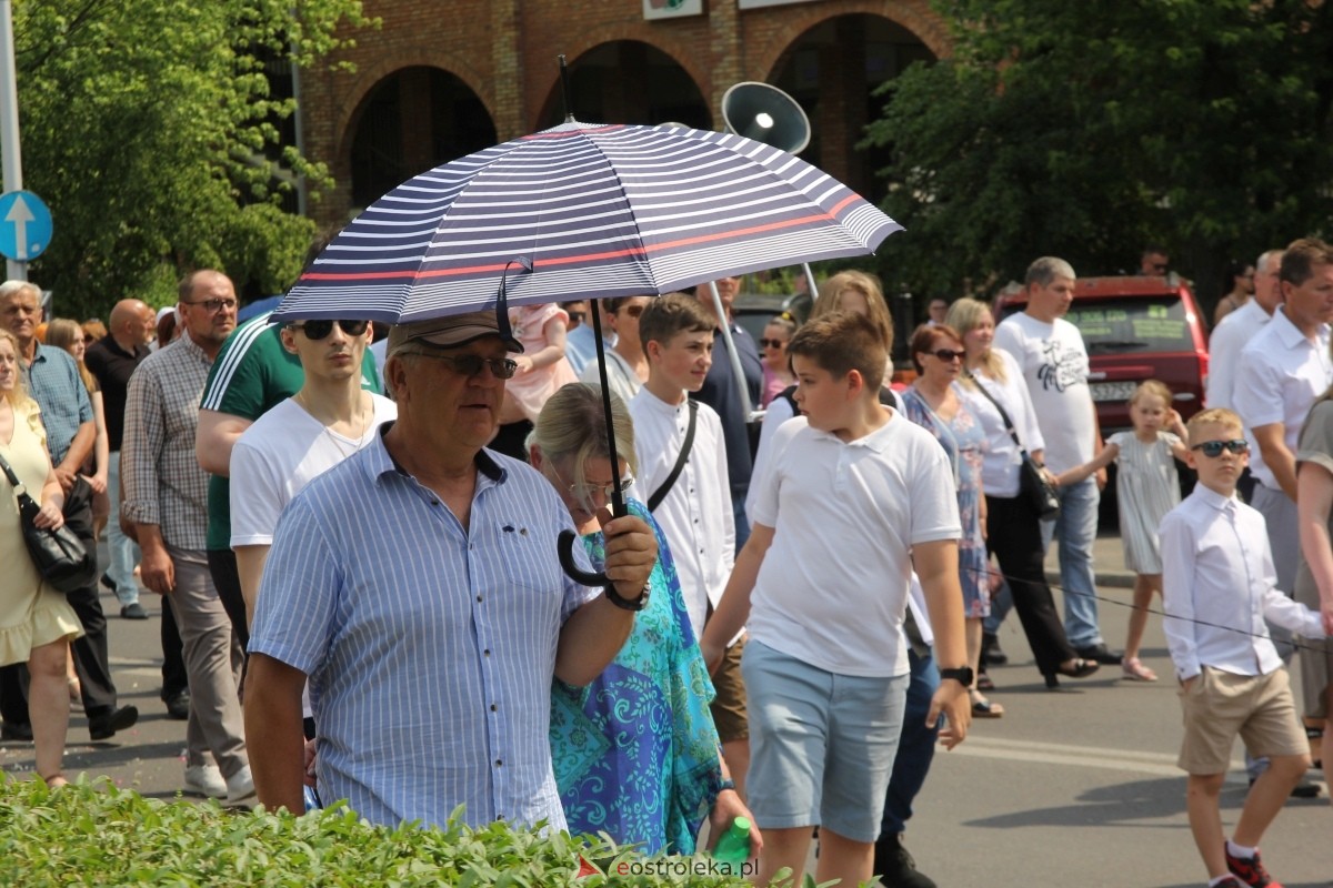 Boże Ciało 2024 - procesja w parafii pw. św. Antoniego Padewskiego w Ostrołęce [30.05.2024] - zdjęcie #5 - eOstroleka.pl