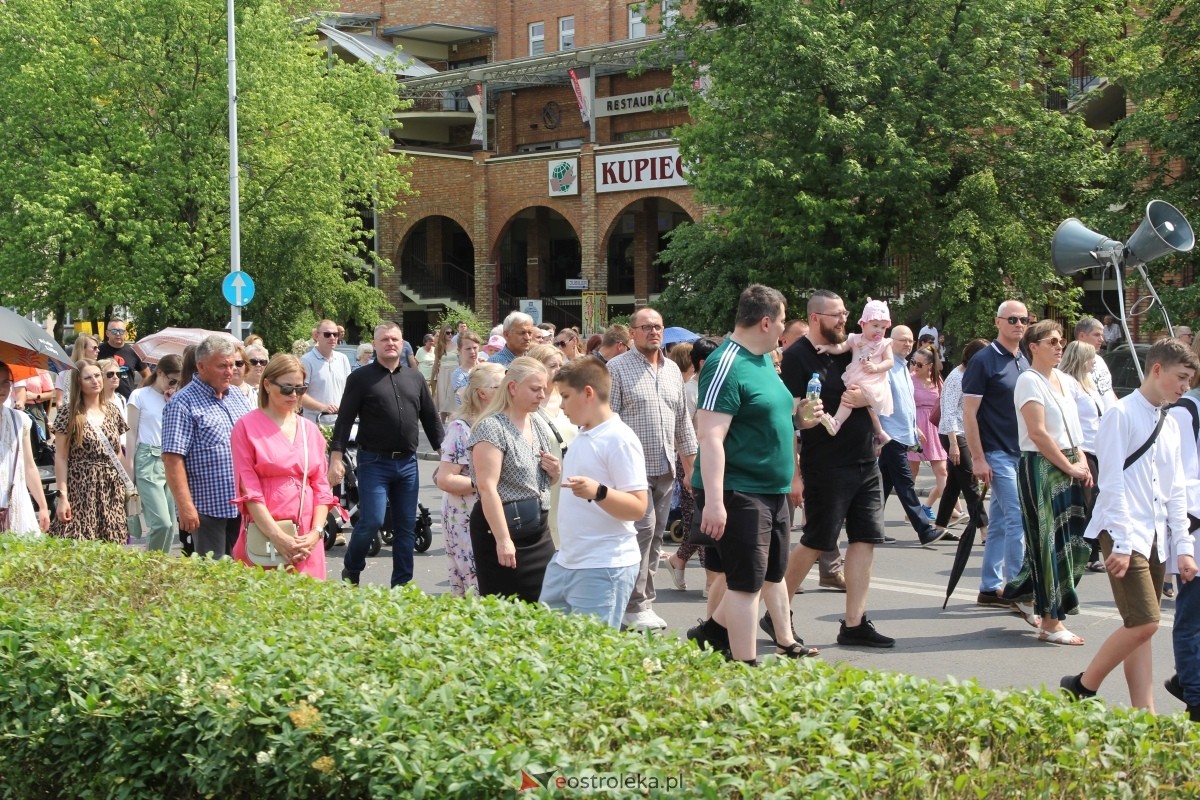 Boże Ciało 2024 - procesja w parafii pw. św. Antoniego Padewskiego w Ostrołęce [30.05.2024] - zdjęcie #3 - eOstroleka.pl
