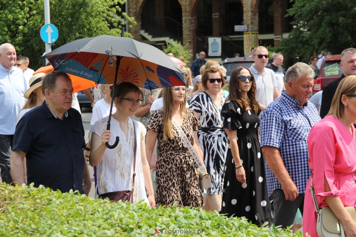 Boże Ciało 2024 - procesja w parafii pw. św. Antoniego Padewskiego w Ostrołęce [30.05.2024] - zdjęcie #1 - eOstroleka.pl