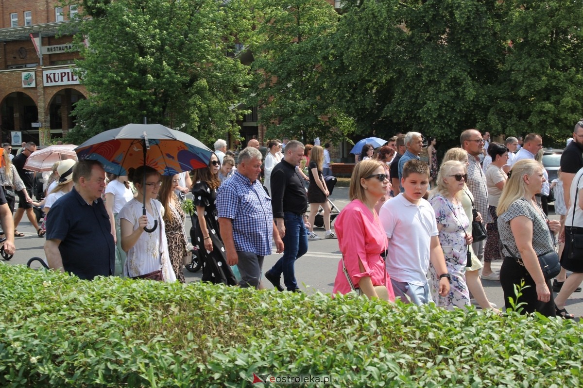 Boże Ciało 2024 - procesja w parafii pw. św. Antoniego Padewskiego w Ostrołęce [30.05.2024] - zdjęcie #49 - eOstroleka.pl