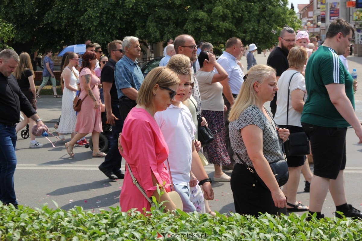 Boże Ciało 2024 - procesja w parafii pw. św. Antoniego Padewskiego w Ostrołęce [30.05.2024] - zdjęcie #46 - eOstroleka.pl