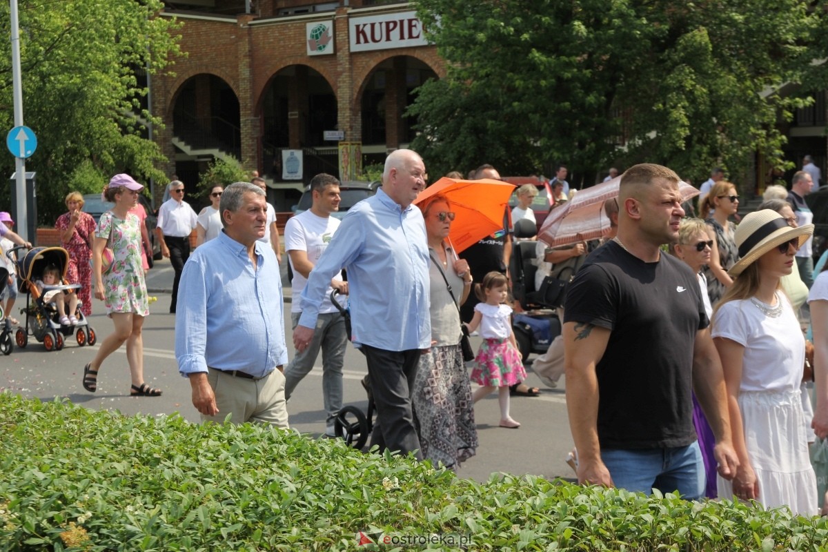 Boże Ciało 2024 - procesja w parafii pw. św. Antoniego Padewskiego w Ostrołęce [30.05.2024] - zdjęcie #44 - eOstroleka.pl