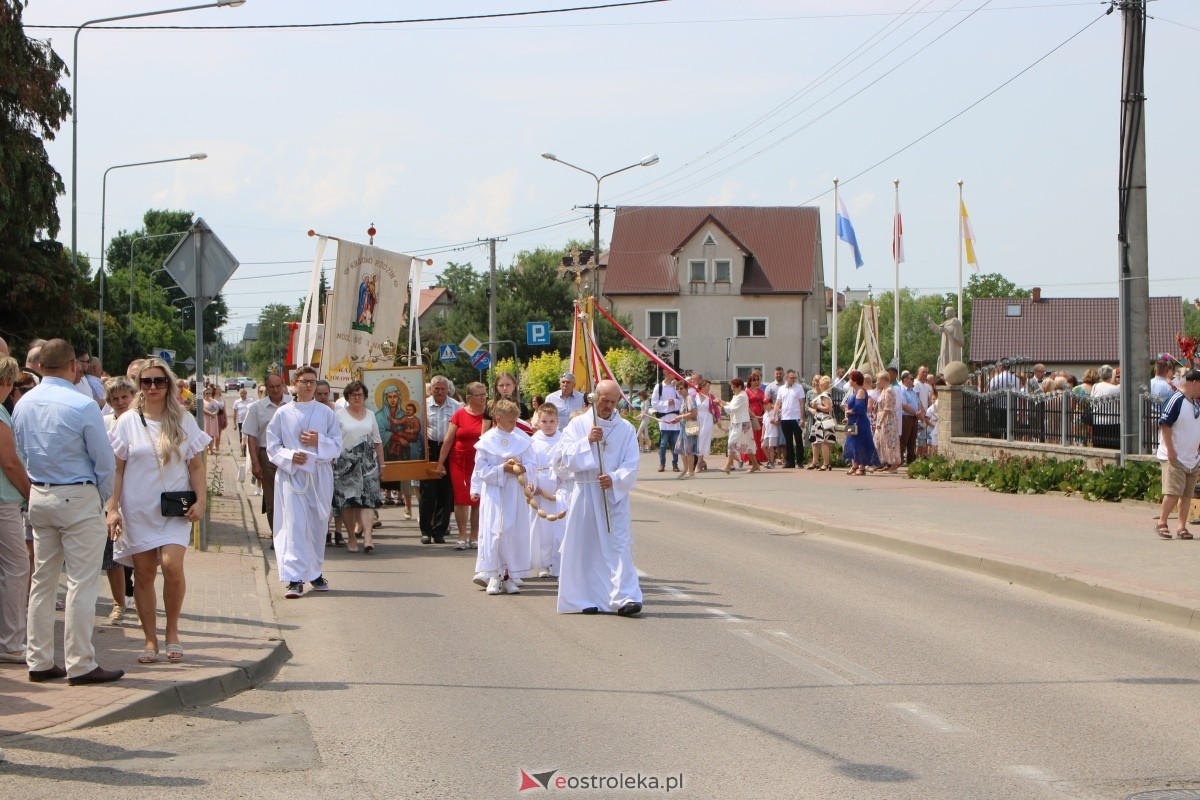 Boże Ciało 2024 na Stacji w Ostrołęce: Uroczysta procesja ulicami osiedla [30.05.2024]] - zdjęcie #99 - eOstroleka.pl