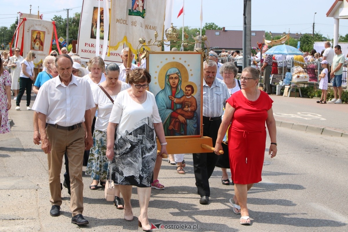 Boże Ciało 2024 na Stacji w Ostrołęce: Uroczysta procesja ulicami osiedla [30.05.2024]] - zdjęcie #94 - eOstroleka.pl