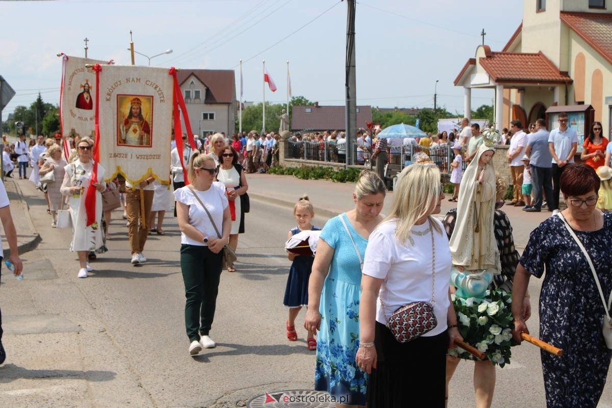 Boże Ciało 2024 na Stacji w Ostrołęce: Uroczysta procesja ulicami osiedla [30.05.2024]] - zdjęcie #93 - eOstroleka.pl