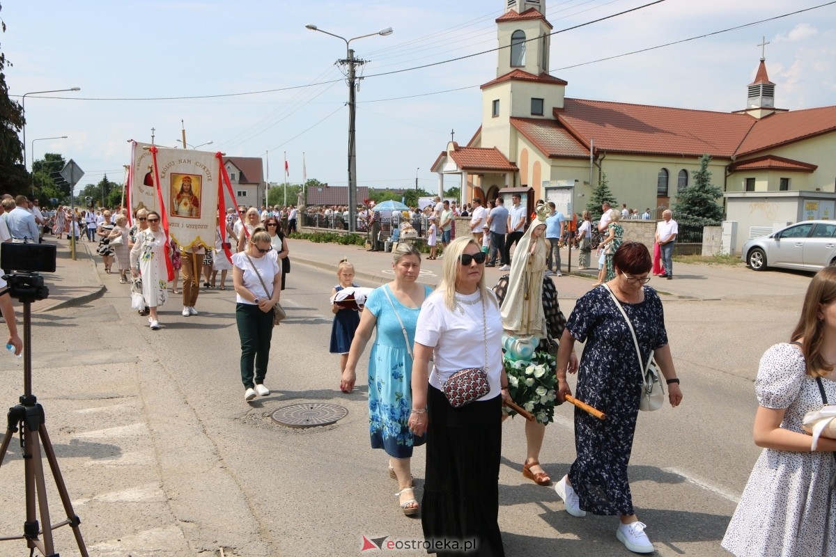 Boże Ciało 2024 na Stacji w Ostrołęce: Uroczysta procesja ulicami osiedla [30.05.2024]] - zdjęcie #92 - eOstroleka.pl