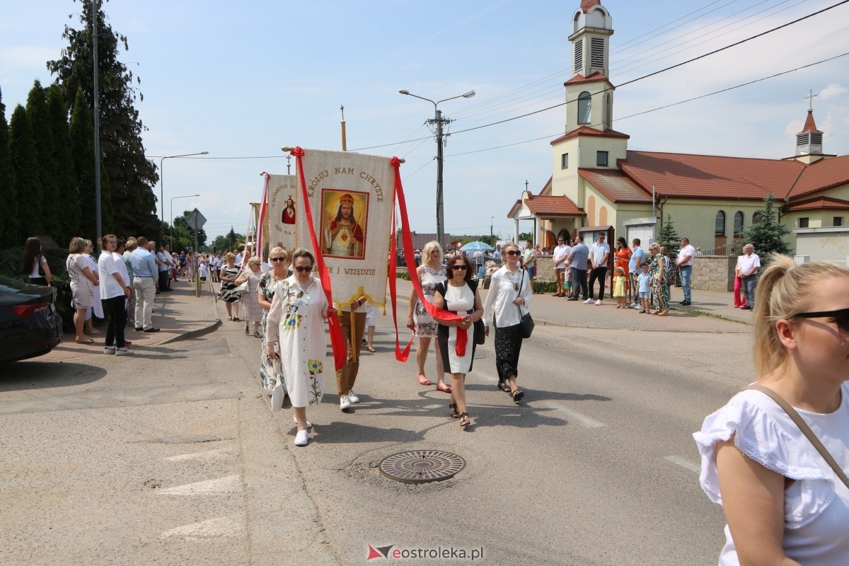 Boże Ciało 2024 na Stacji w Ostrołęce: Uroczysta procesja ulicami osiedla [30.05.2024]] - zdjęcie #91 - eOstroleka.pl
