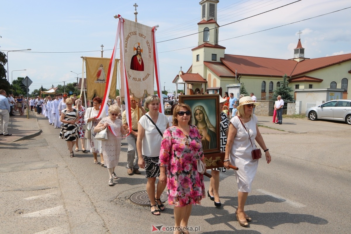 Boże Ciało 2024 na Stacji w Ostrołęce: Uroczysta procesja ulicami osiedla [30.05.2024]] - zdjęcie #87 - eOstroleka.pl
