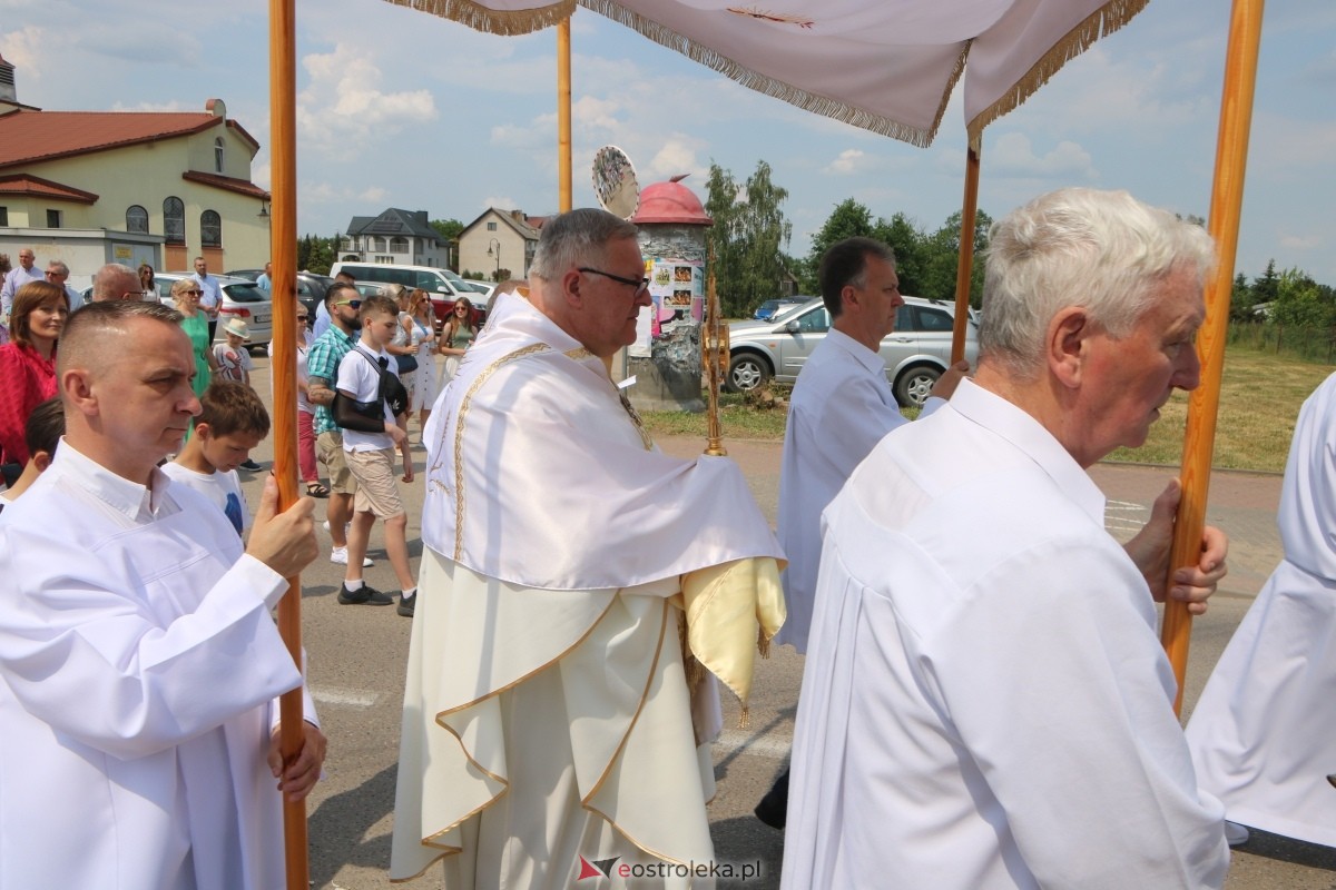 Boże Ciało 2024 na Stacji w Ostrołęce: Uroczysta procesja ulicami osiedla [30.05.2024]] - zdjęcie #65 - eOstroleka.pl