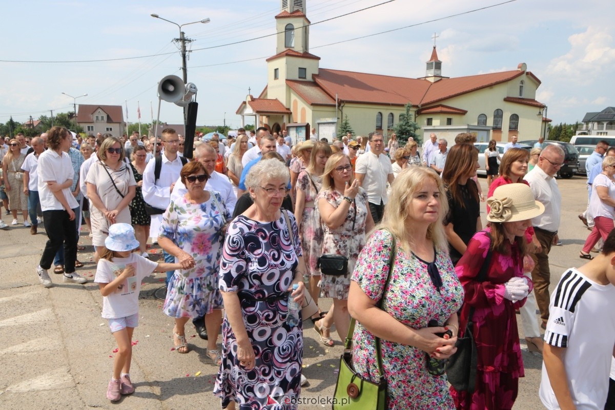 Boże Ciało 2024 na Stacji w Ostrołęce: Uroczysta procesja ulicami osiedla [30.05.2024]] - zdjęcie #64 - eOstroleka.pl