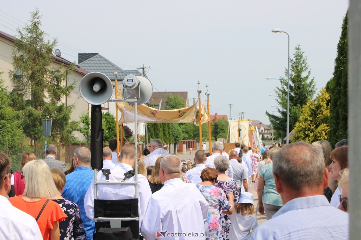 Boże Ciało 2024 na Stacji w Ostrołęce: Uroczysta procesja ulicami osiedla [30.05.2024]] - zdjęcie #59 - eOstroleka.pl