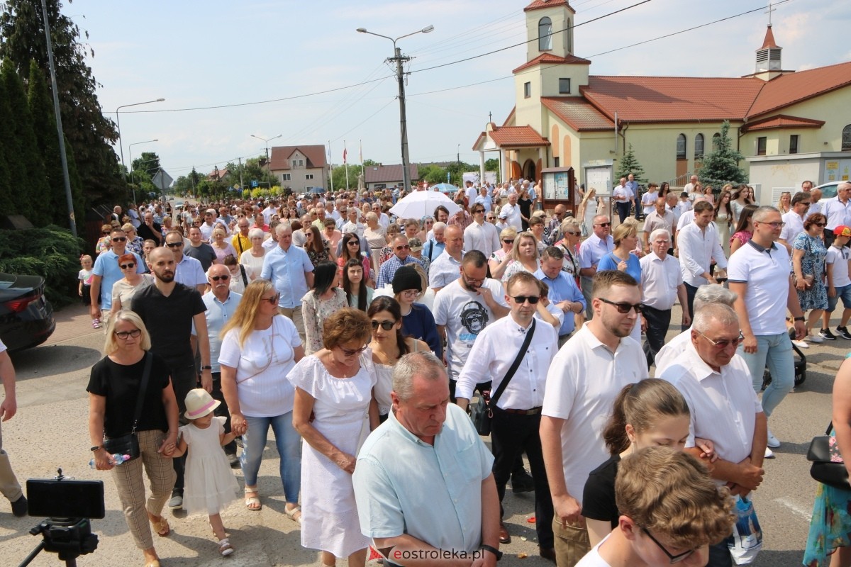 Boże Ciało 2024 na Stacji w Ostrołęce: Uroczysta procesja ulicami osiedla [30.05.2024]] - zdjęcie #57 - eOstroleka.pl