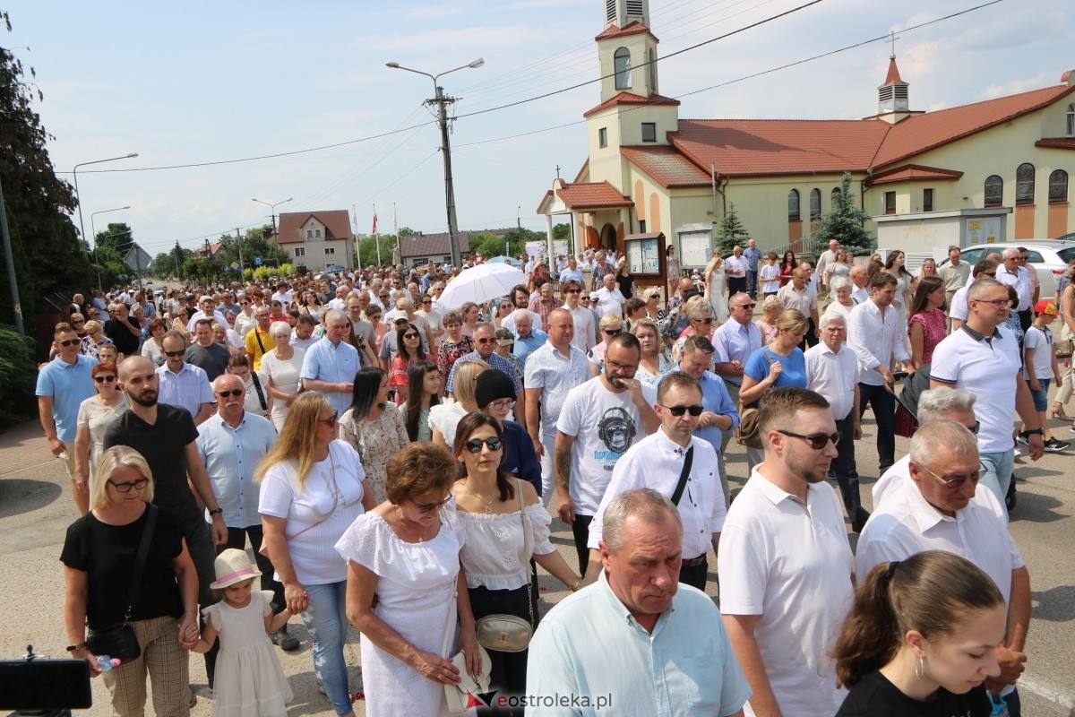 Boże Ciało 2024 na Stacji w Ostrołęce: Uroczysta procesja ulicami osiedla [30.05.2024]] - zdjęcie #56 - eOstroleka.pl