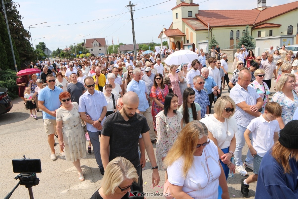 Boże Ciało 2024 na Stacji w Ostrołęce: Uroczysta procesja ulicami osiedla [30.05.2024]] - zdjęcie #53 - eOstroleka.pl