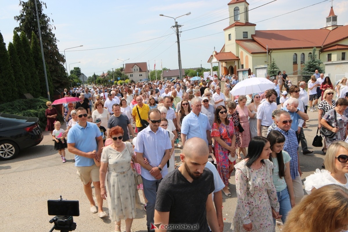 Boże Ciało 2024 na Stacji w Ostrołęce: Uroczysta procesja ulicami osiedla [30.05.2024]] - zdjęcie #52 - eOstroleka.pl