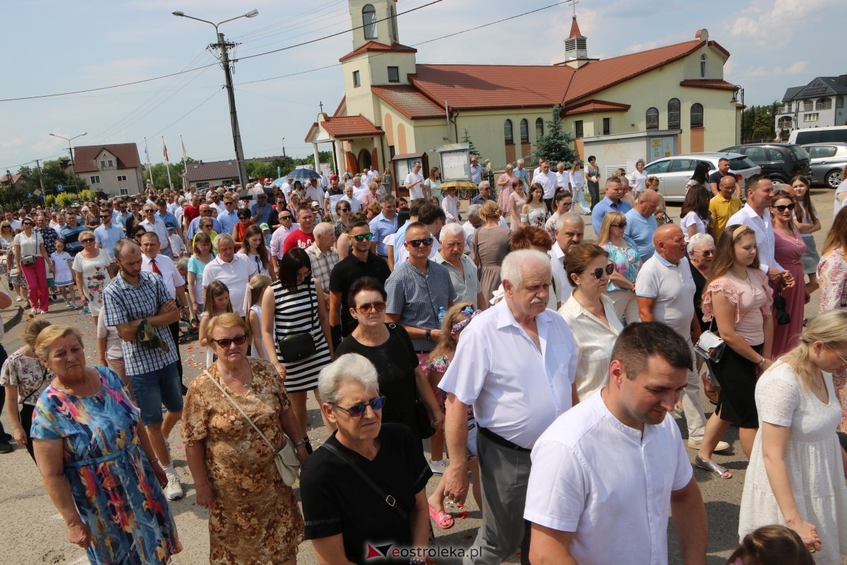 Boże Ciało 2024 na Stacji w Ostrołęce: Uroczysta procesja ulicami osiedla [30.05.2024]] - zdjęcie #51 - eOstroleka.pl