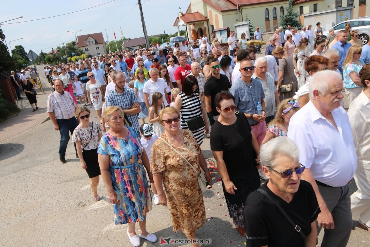 Boże Ciało 2024 na Stacji w Ostrołęce: Uroczysta procesja ulicami osiedla [30.05.2024]] - zdjęcie #50 - eOstroleka.pl