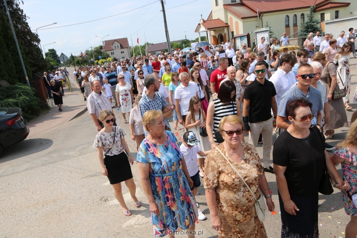 Boże Ciało 2024 na Stacji w Ostrołęce: Uroczysta procesja ulicami osiedla [30.05.2024]] - zdjęcie #49 - eOstroleka.pl