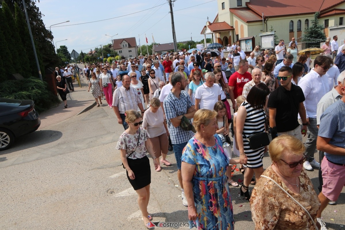 Boże Ciało 2024 na Stacji w Ostrołęce: Uroczysta procesja ulicami osiedla [30.05.2024]] - zdjęcie #48 - eOstroleka.pl