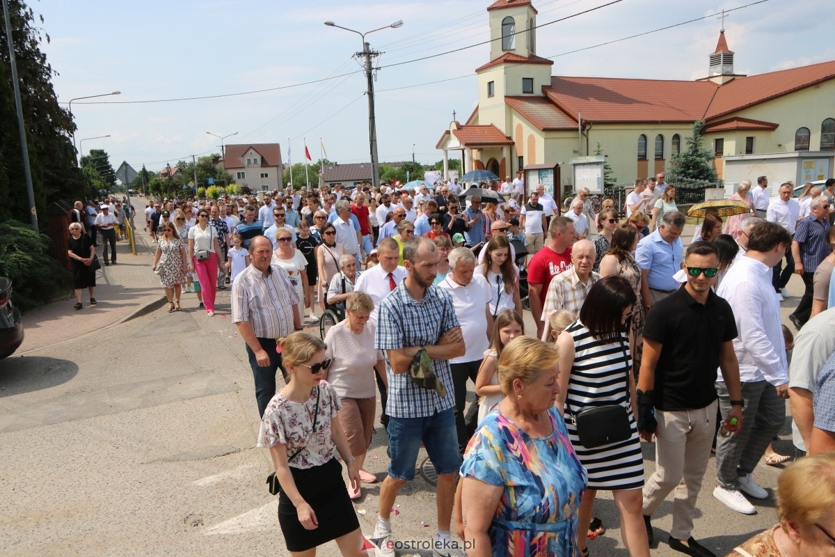 Boże Ciało 2024 na Stacji w Ostrołęce: Uroczysta procesja ulicami osiedla [30.05.2024]] - zdjęcie #47 - eOstroleka.pl