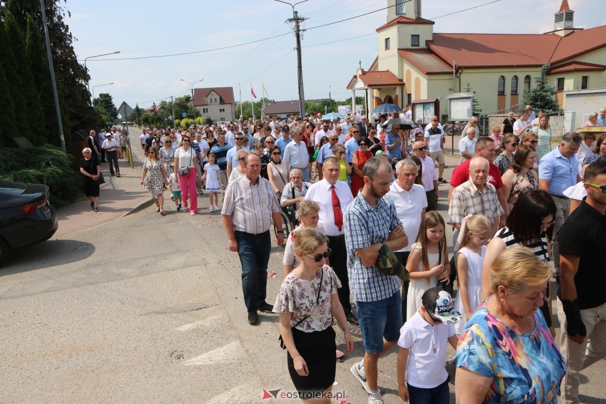 Boże Ciało 2024 na Stacji w Ostrołęce: Uroczysta procesja ulicami osiedla [30.05.2024]] - zdjęcie #46 - eOstroleka.pl